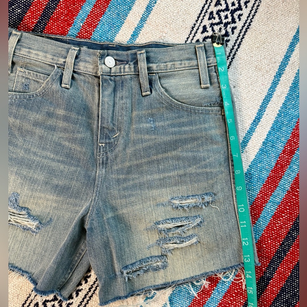 Levi’s Women’s 501 Mid Thigh Distressed Denim Short Size 26W - Picture 6 of 13
